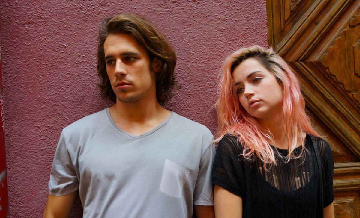 fotograma de por un puñado de besos