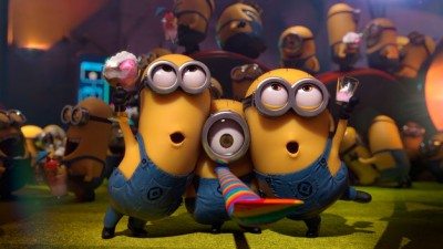 imagen de tres minions dándolo todo en una fiesta.