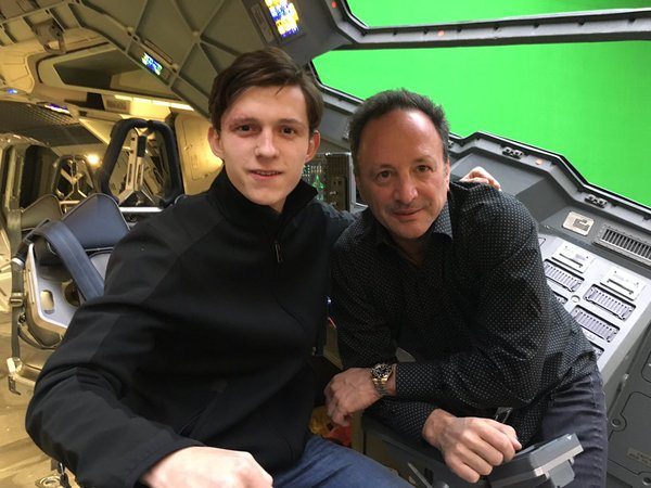 tom holland es peter parker