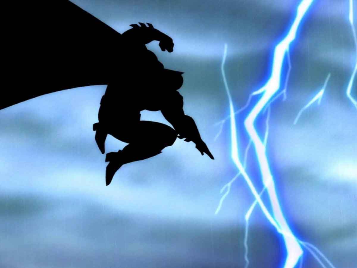 frank miller revolucionó el cómic con el regreso del caballero oscuro, una obra clave donde batman y superman chocan en su visión de la justicia.