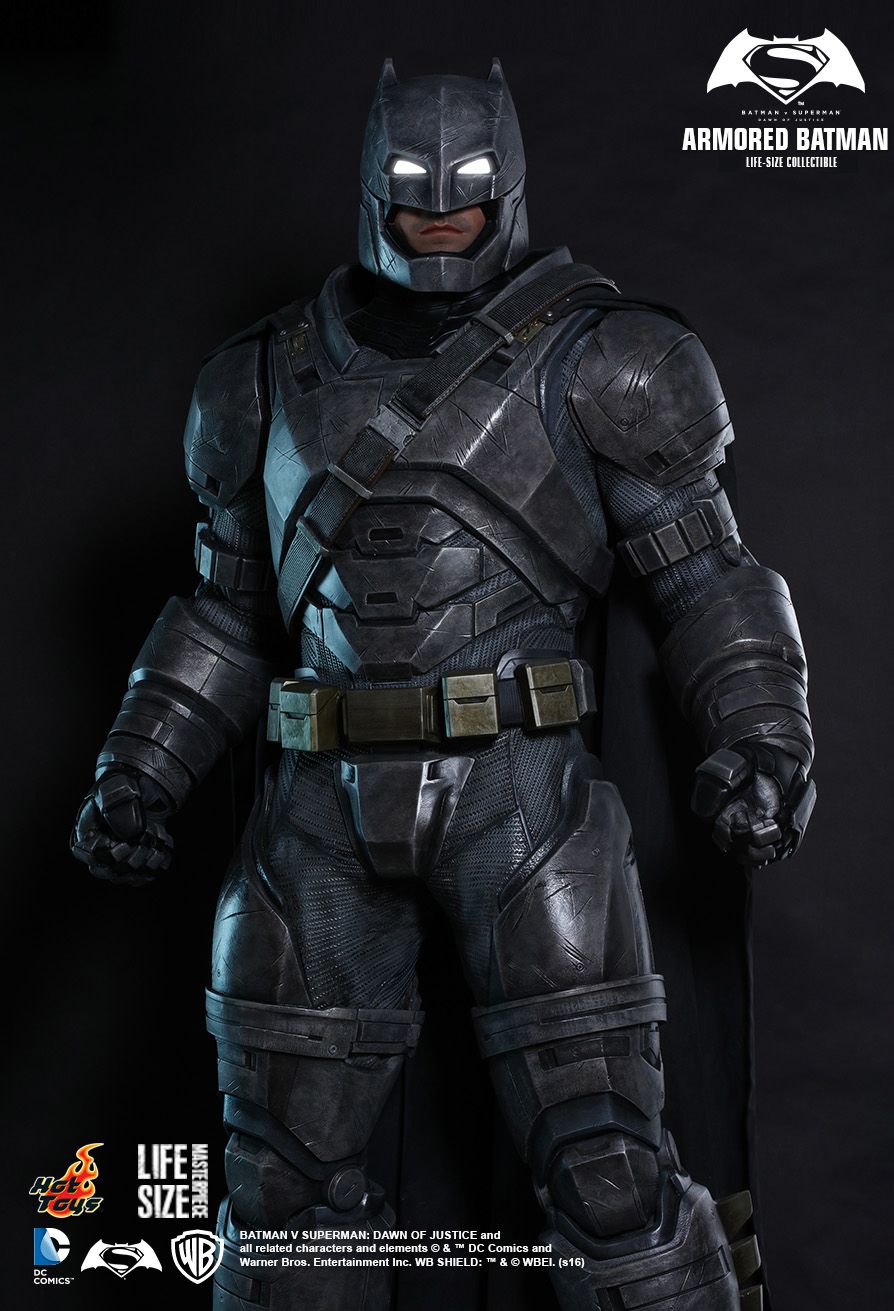 hot-toys-life-size-armored-batman-dawn-of-justice-statue-2