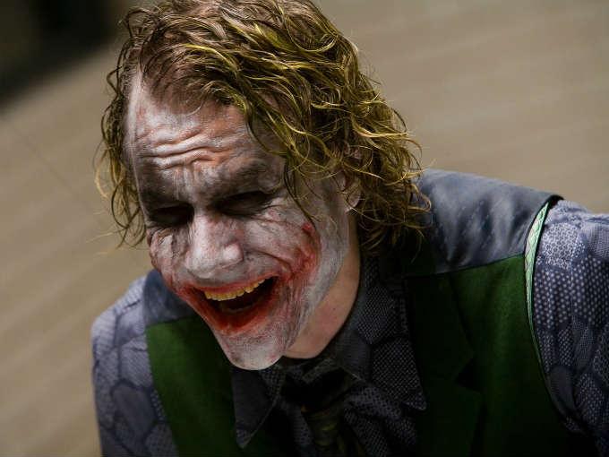 heath ledger como joker en el caballero oscuro