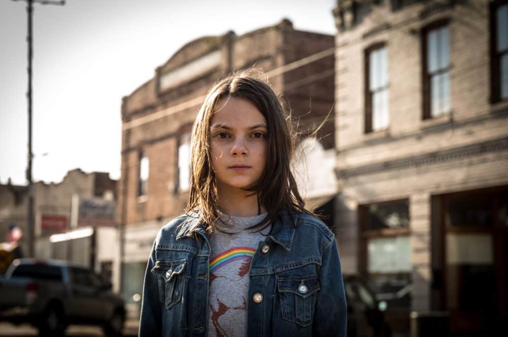 x-23 se pone violenta en los nuevos spots de logan