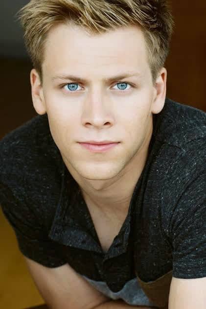 Carl Lundstedt capa y puñal