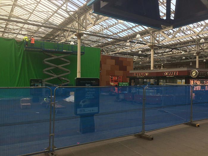 imágenes de 'vengadores: infinity war' con visión y bruja escarlata