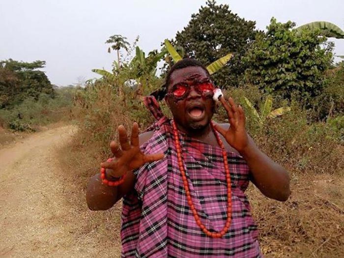 con todos ustedes llega... ¡el batman nigeriano!