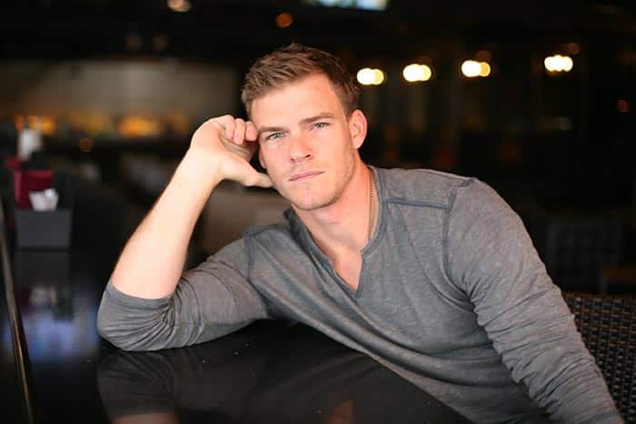 alan ritchson como shazam