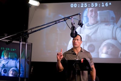 dwayne johnson presta su voz a chuck en planet 51