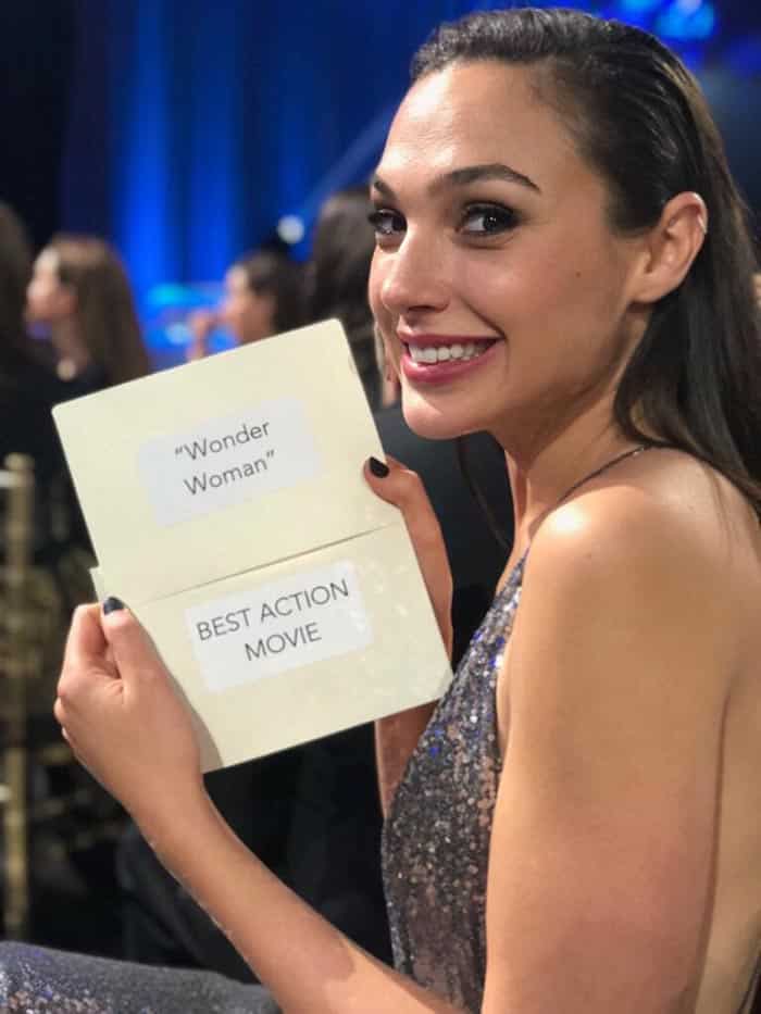 gal gadot tras ganar wonder woman el premio a mejor película de acción en los critics' choice 2018