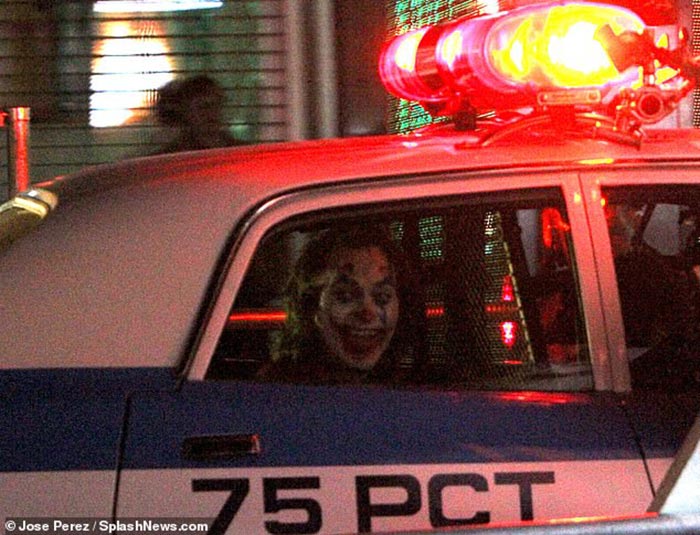 joaquin phoenix encerrado en joker (2019)