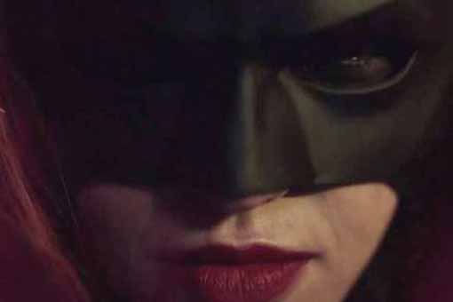 arrowverso: ¡ya podemos ver a batwoman en acción!