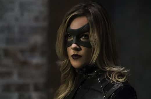 aves de presa con laurel lance en arrow
