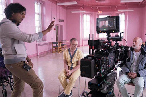 m. night shyamalan dirigiendo glass (cristal)