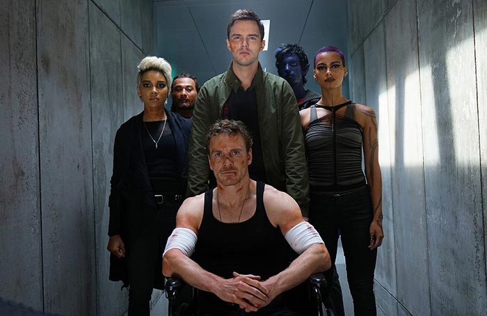 x-men: fénix oscura con magneto herido