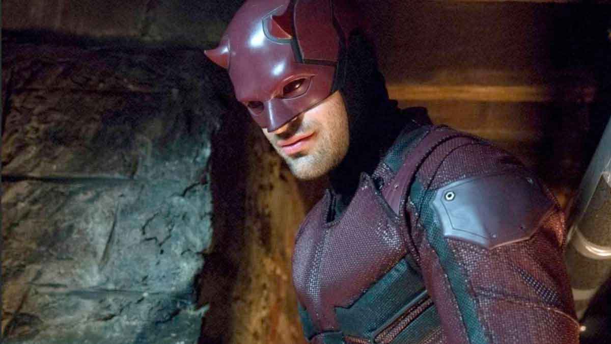 El Showrunner de Daredevil rescata el traje en una subasta