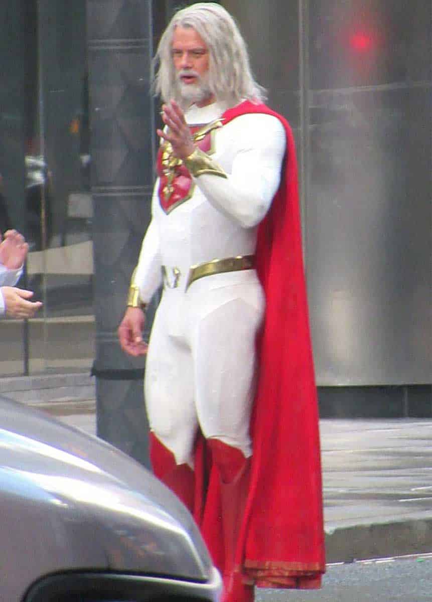 jupiter's legacy muestra las primeras imágenes del elenco con el vestuario