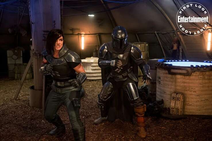 gina carano y pedro pascal en the mandalorian ew photo