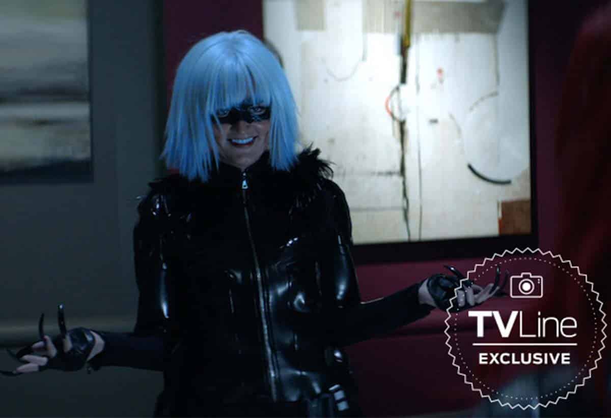 batwoman revela el primer vistazo a magpie y tommy elliot