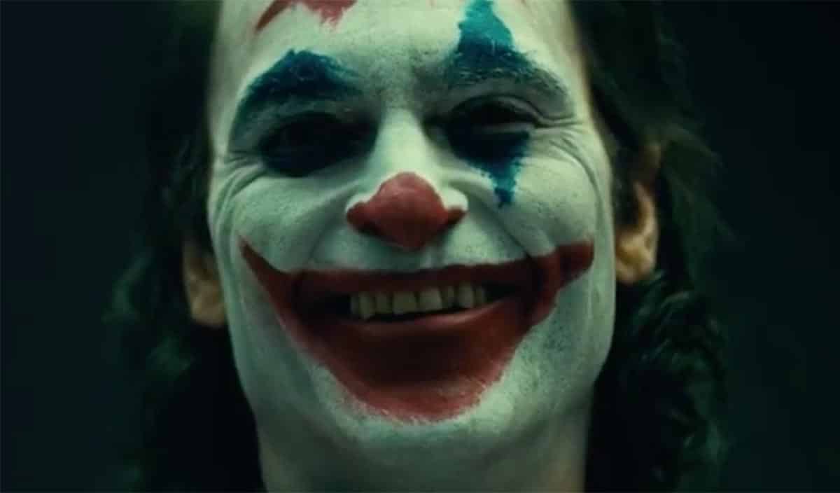 joker: joaquin phoenix y todd phillips se ríen de la teoría de los relojes