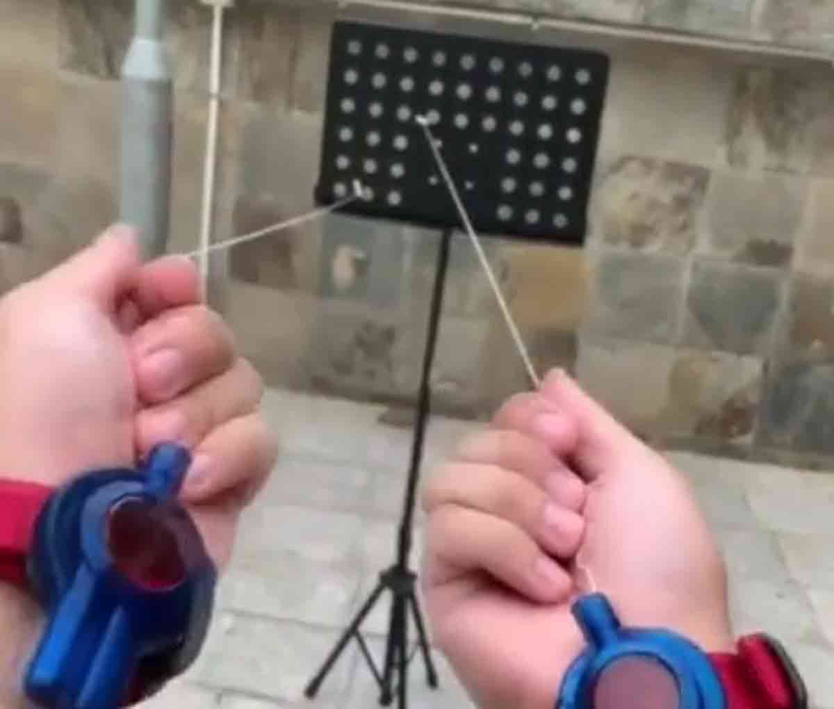 crean las telas de araña de spider-man y el resultado es espectacular