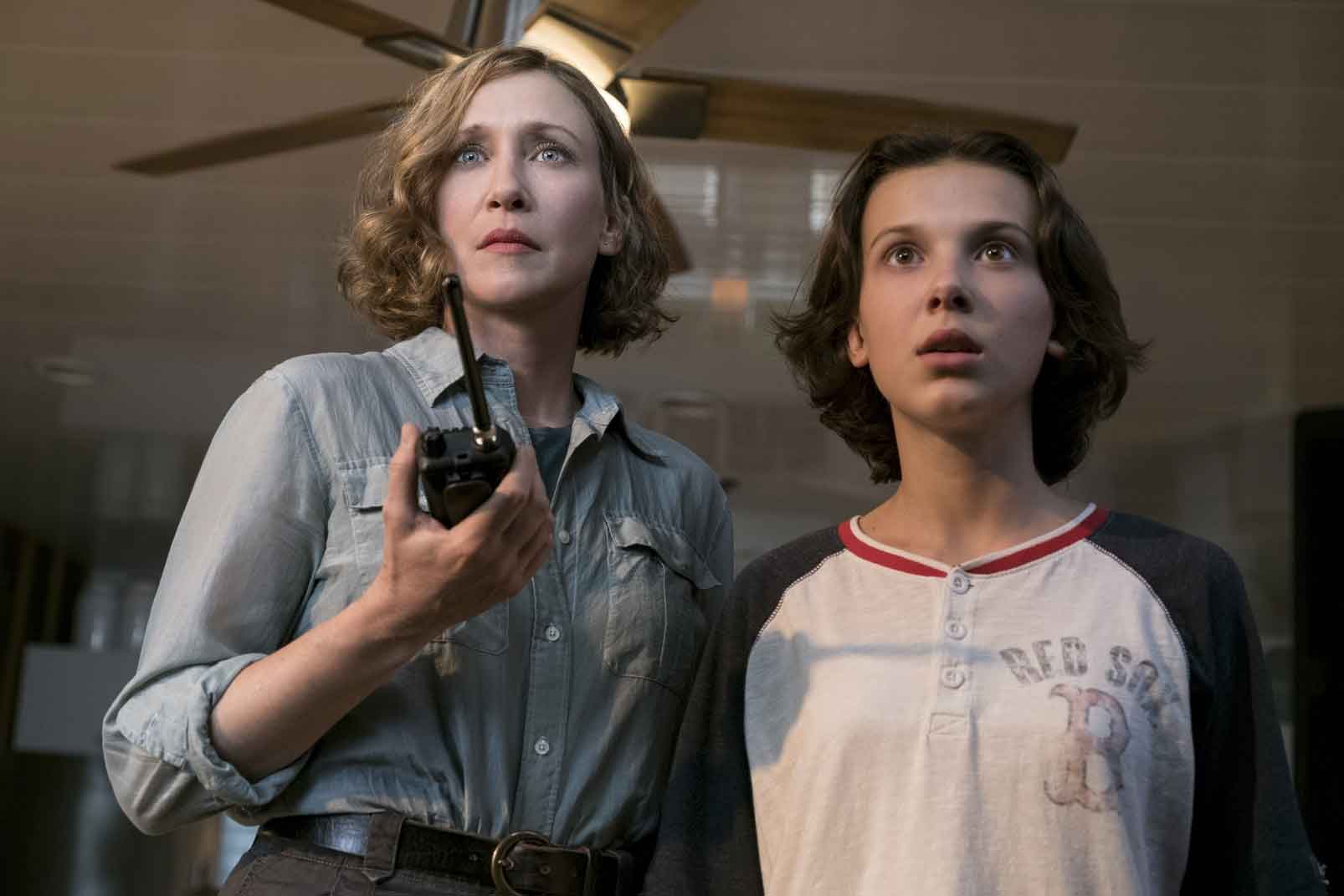 millie bobby brown en un fotograma de la película