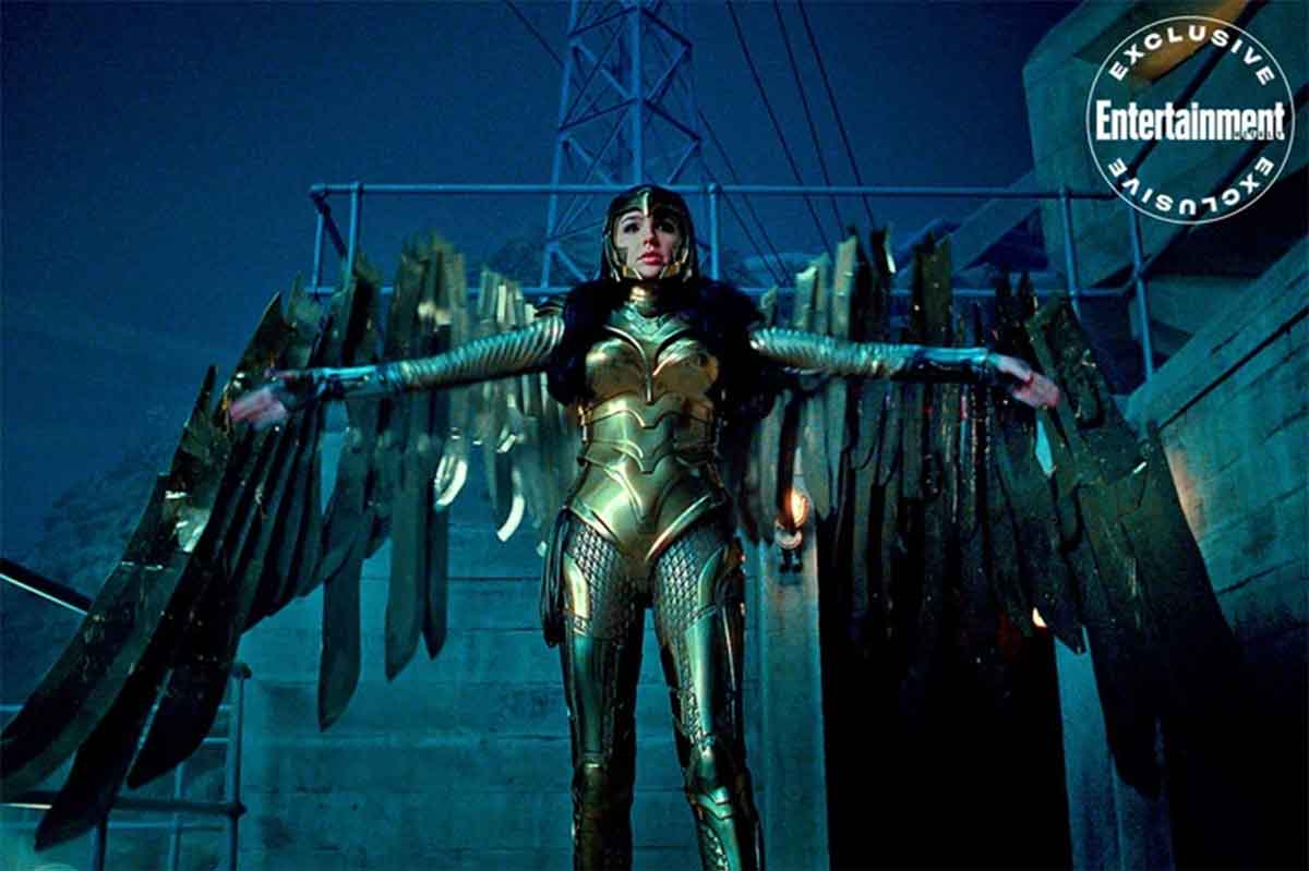 wonder woman 1984 muestra las alas de la armadura dorada