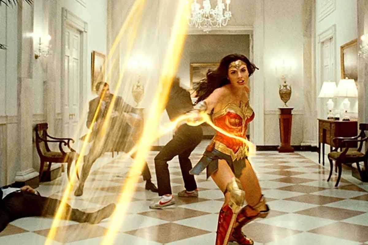 wonder woman 1984 muestra las alas de la armadura dorada