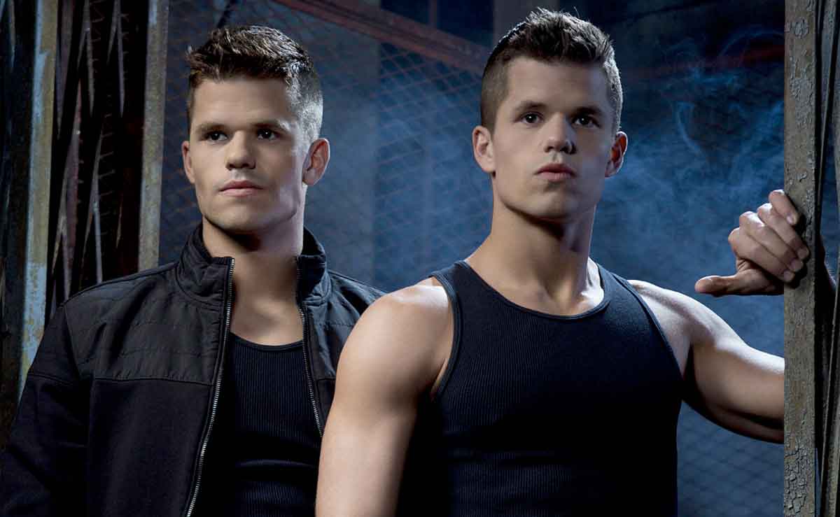 gemelos charlie y max carver the batman teen wolf