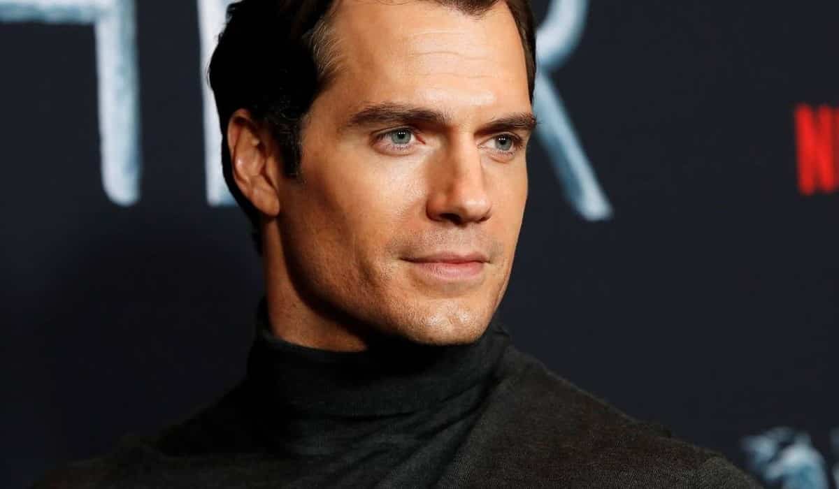 henry cavill subió un video armando su pc gamer