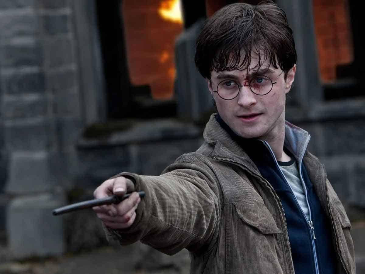 daniel radcliffe será el villano en una nueva comedia