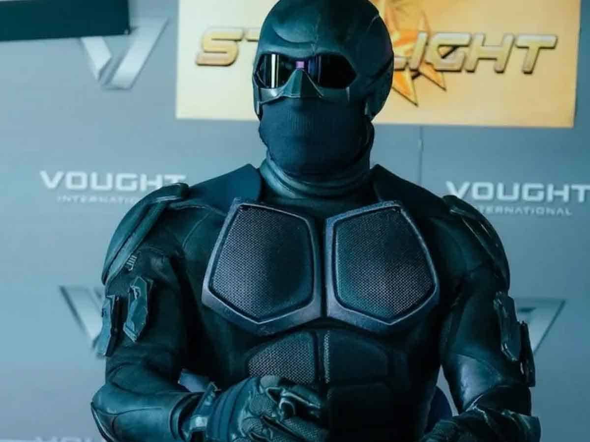 motivo por el que black noir de the boys no habla ni se quita la máscara