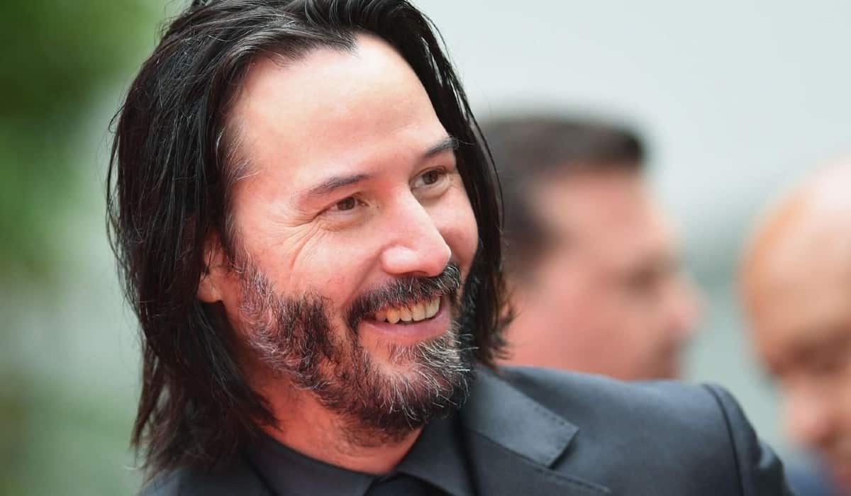 se reveló la fortuna multimillonaria de keanu reeves y en qué la gasta