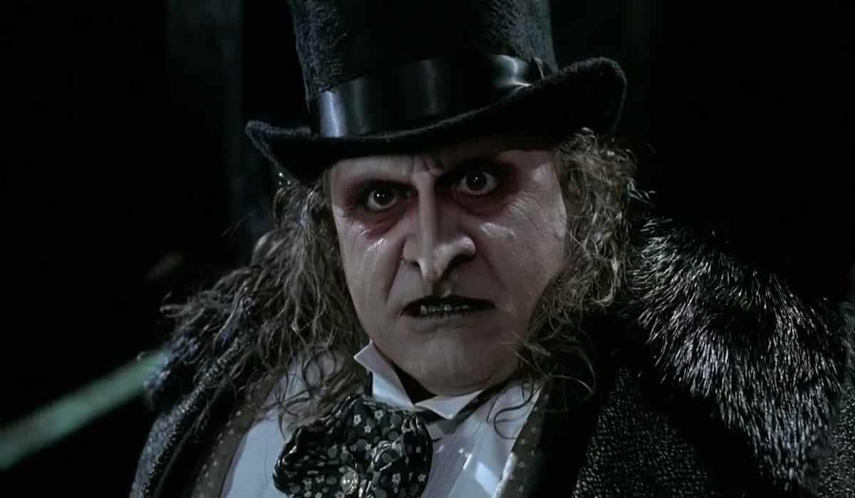 danny devito podría hacer un cameo de el pinguino en the flash