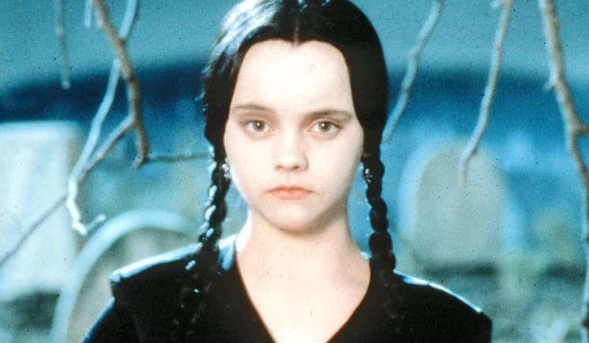 tim burton prepara una serie de miércoles addams para netflix