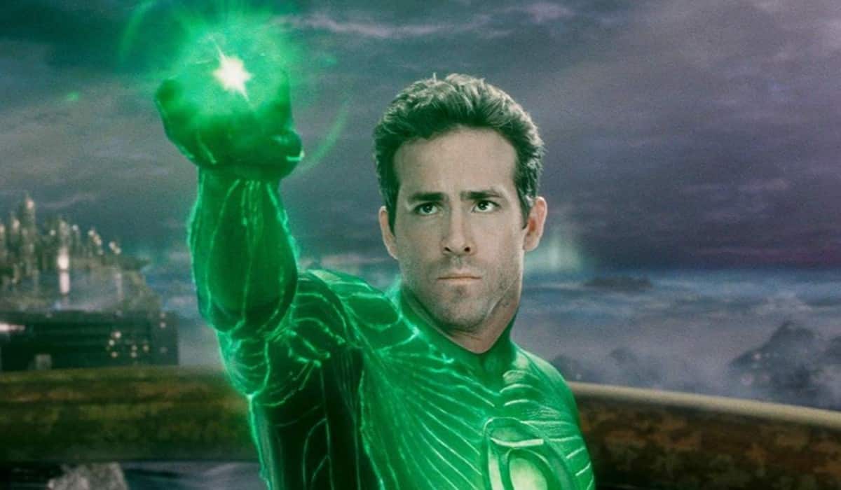 ryan reynolds conserva un objeto de linterna verde