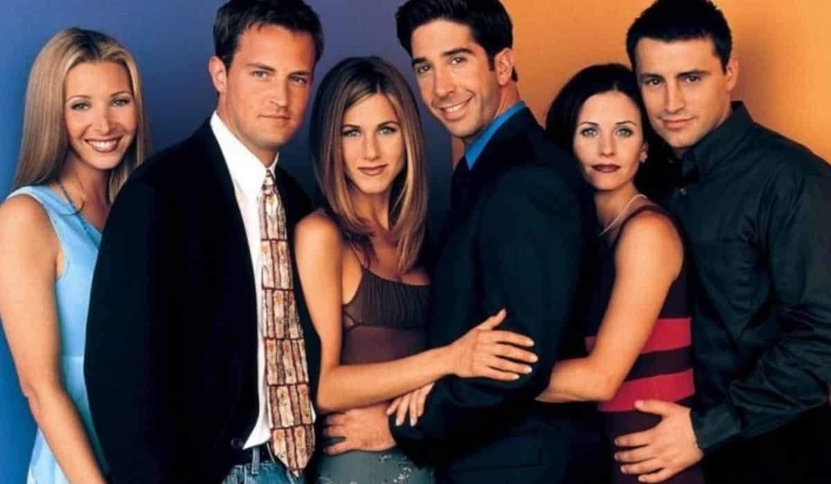 ¡un famoso cantante estará en la reunión de friends!