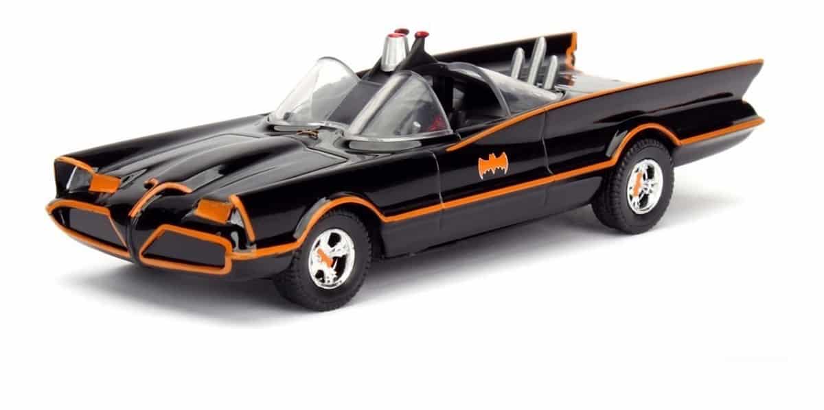 Poco a poco se van revelando más detalles de The Batman. Ahora fue el turno del Batimóvil, cuyo diseño fue filtrado por un artículo promocional.