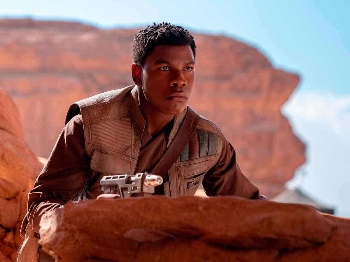 John Boyega como Finn