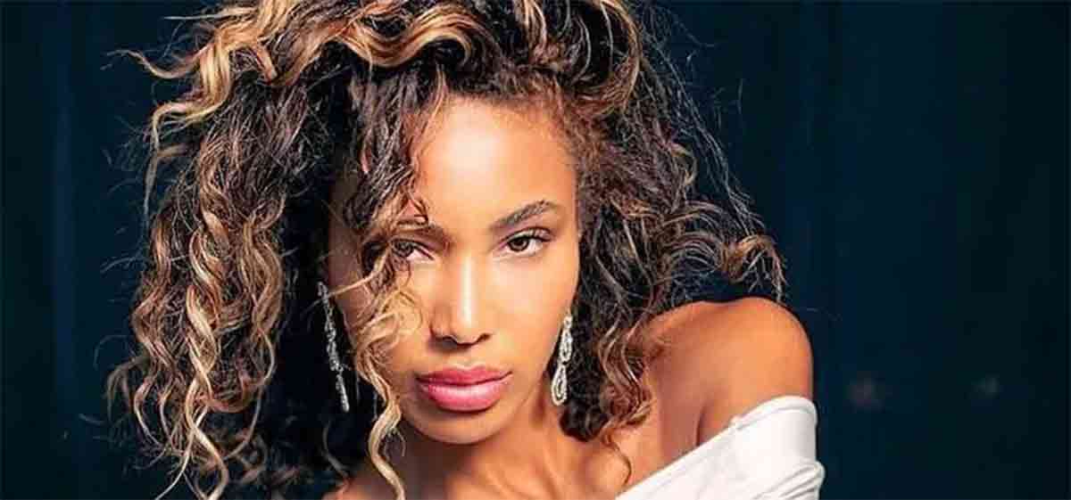 Bella Davis (Gabriella Magnusson)