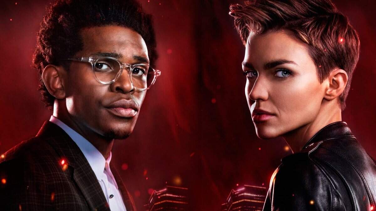 batwoman: camrus johnson negó las declaraciones de ruby rose