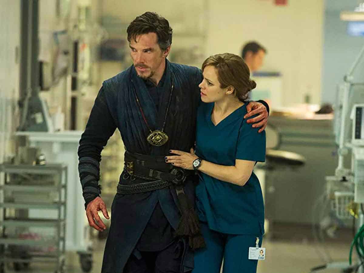 doctor strange (benedict cumberbatch) y la doctora christine palmer (rachel mcadams)
