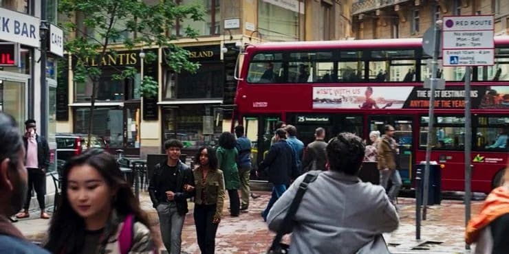 La tienda de Atlantis en Caballero Luna como referencia a Namor