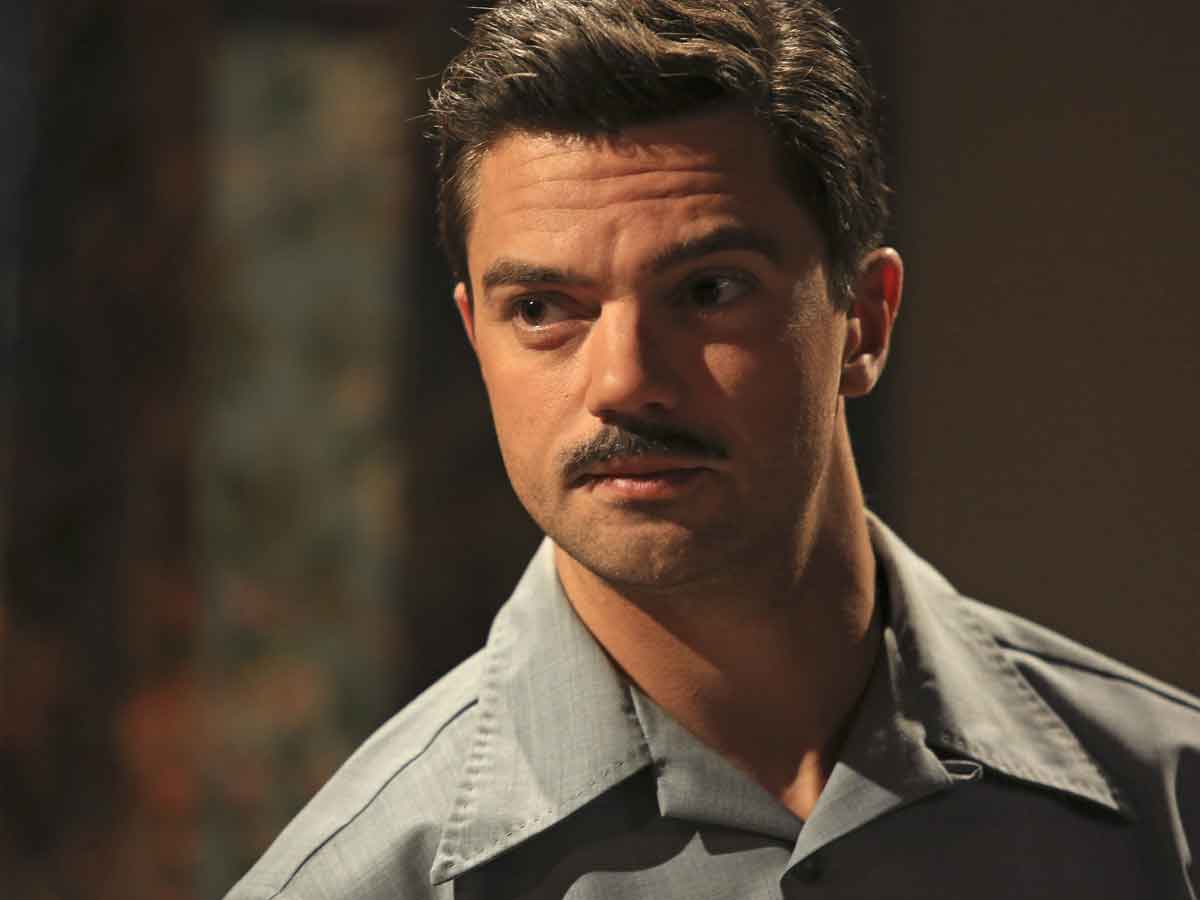 Howard Stark (Dominic Cooper)