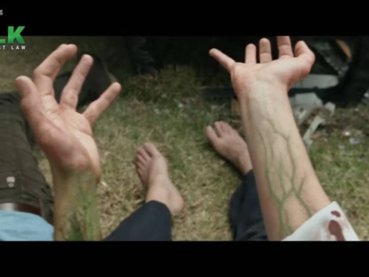 la escena de origen de she-hulk en la serie de marvel