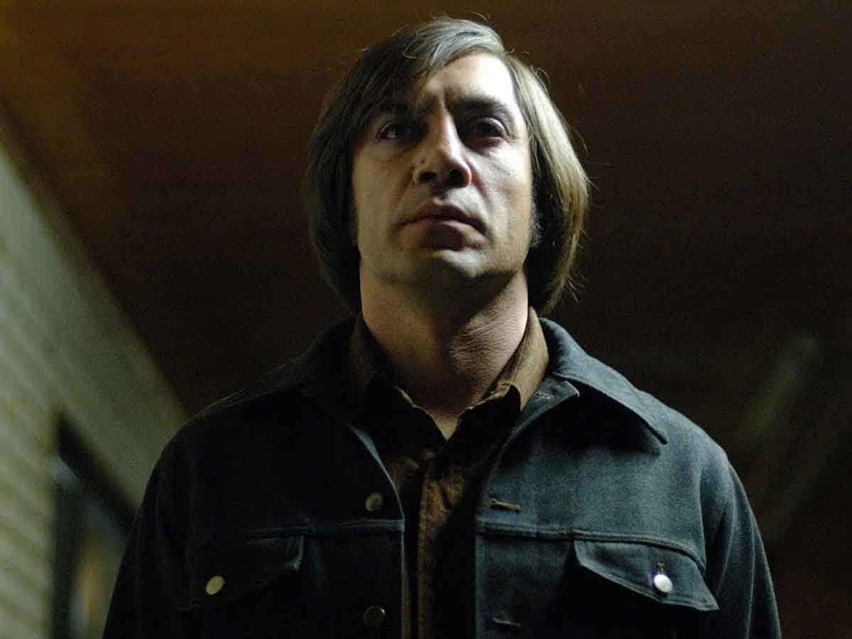 anton chigurh (javier bardem) de no es país para viejos. villanos de cine