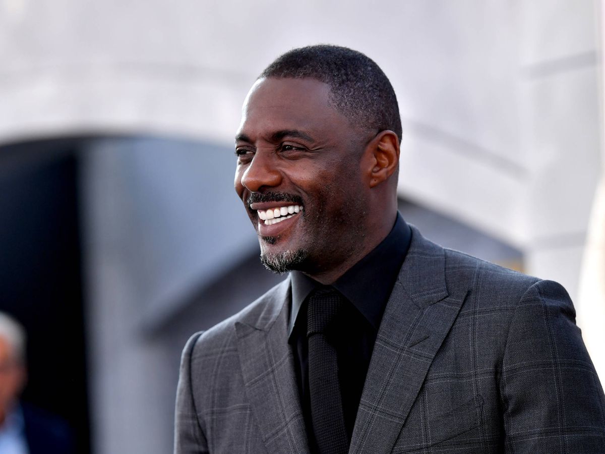 Idris Elba como sustituto de Jonathan Majors