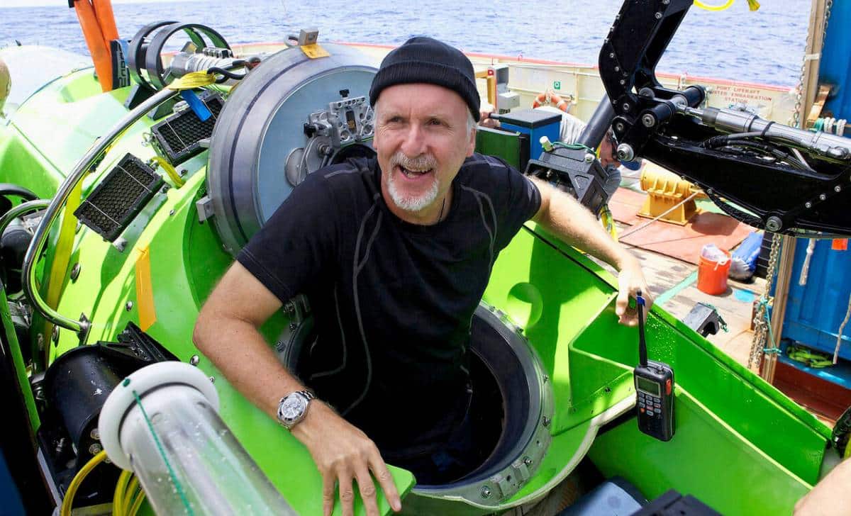 james cameron en el submarino del titanic