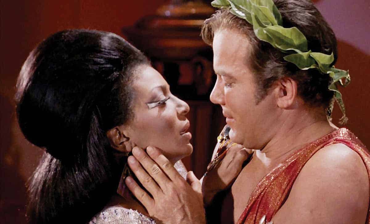 el beso de kirk y uhura