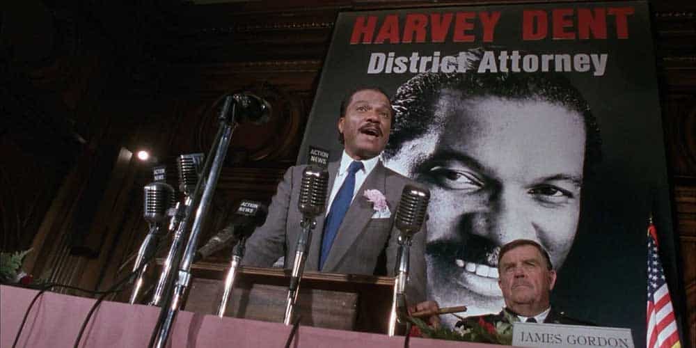 Billy Dee Williams como Harvey Dent