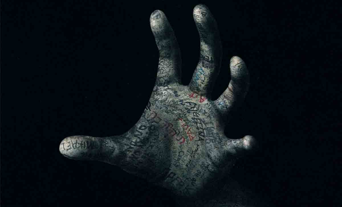 La película de terror Háblame se estrena el 11 de agosto poster parcial de háblame